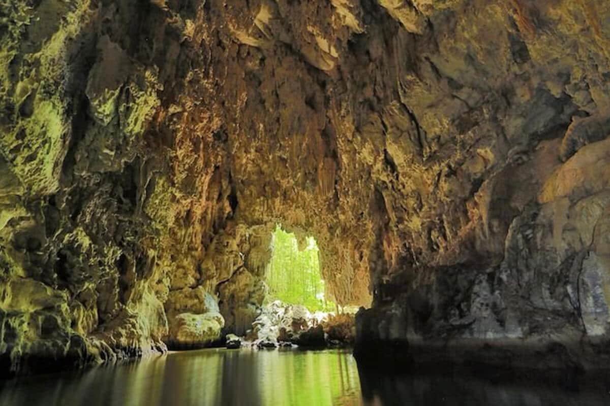 Cave diving in Raja Ampat Liveaboards in Indonesia Koonam