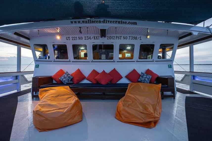 Ambai-Liveaboard-Indonesia-Koonam-m