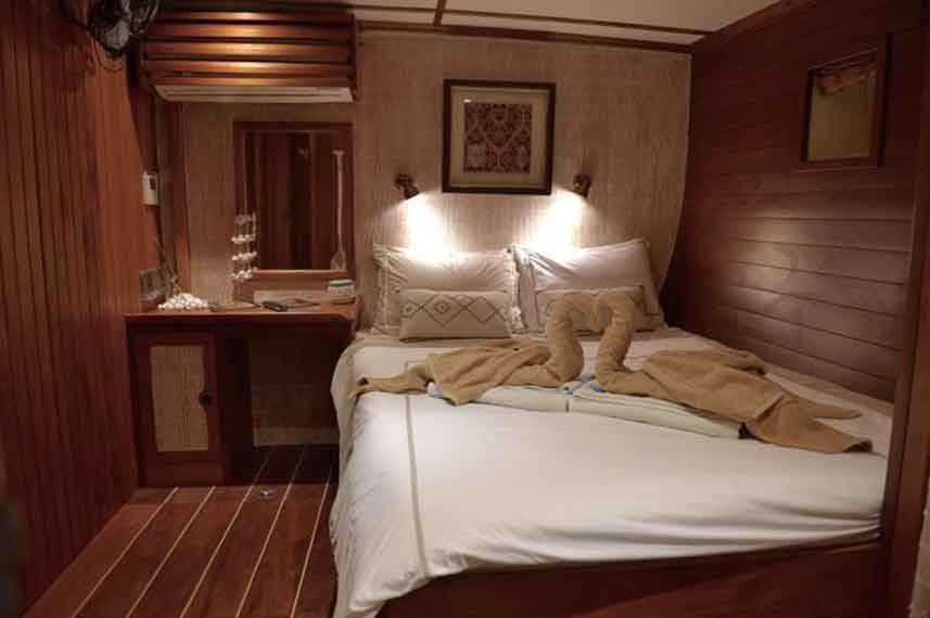 Raja-Laut-Liveaboard-Indonesia-Koonam-Double-Twin-Cabin-b