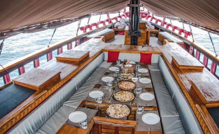 Calico-Jack-Liveaboard-Indonesia-Koonam-l