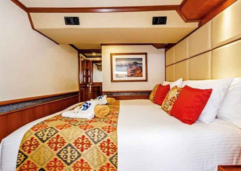 Mermaid-I-Liveaboard-Indonesia-Koonam-Deluxe-Cabins-c