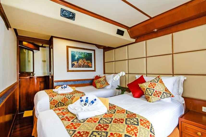 Mermaid-I-Liveaboard-Indonesia-Koonam-Deluxe-Cabins-f