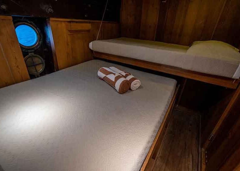 Pindito-Liveaboard-Indonesia-Koonam-Twin-Cabin-d