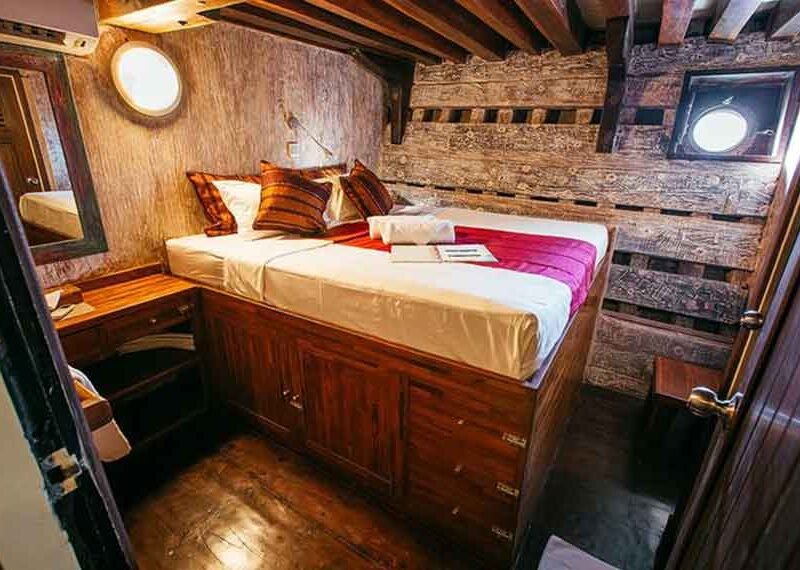 Seven-Seas-Liveaboard-Indonesia-Koonam-Double-Cabin-a