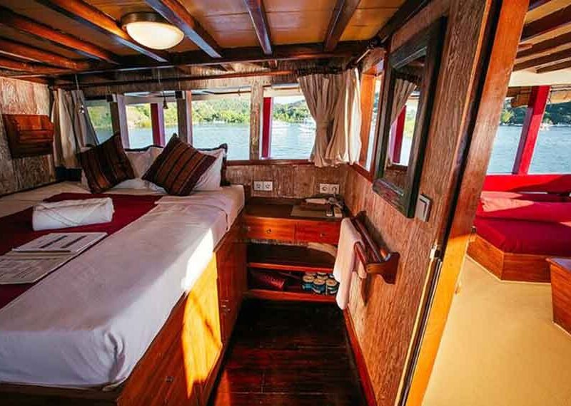 Seven-Seas-Liveaboard-Indonesia-Koonam-Upper-Deck-Double-Cabin-b
