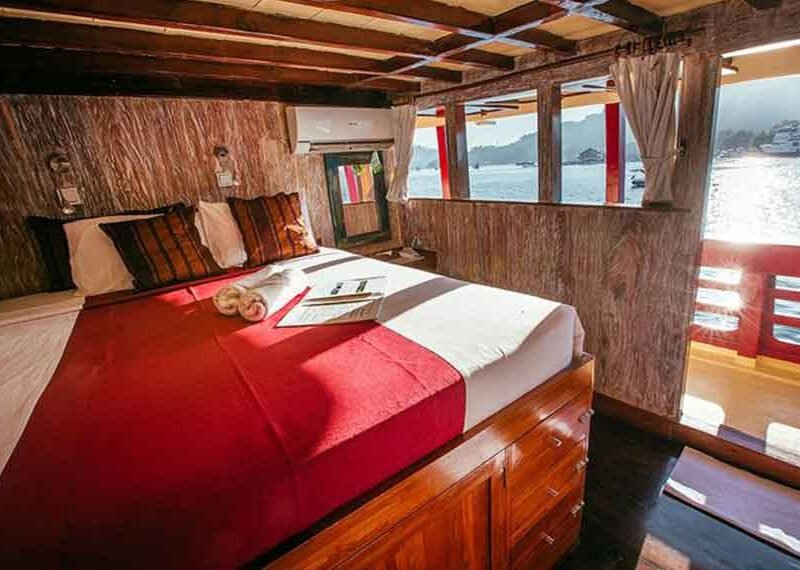 Seven-Seas-Liveaboard-Indonesia-Koonam-Upper-Deck-Double-Cabin-d