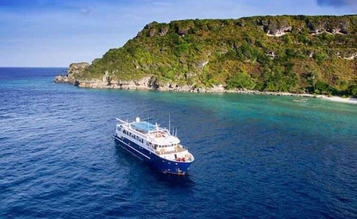 Blue-Manta-Liveaboard-Indonesia-Koonam-l
