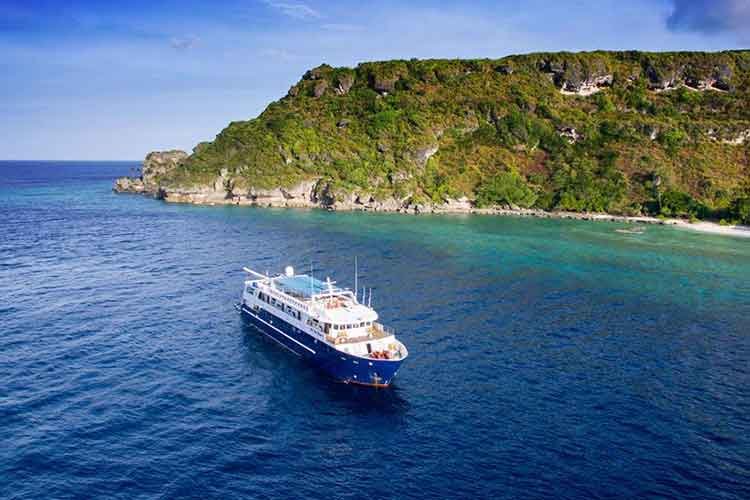 Blue-Manta-Liveaboard-Indonesia-Koonam-l