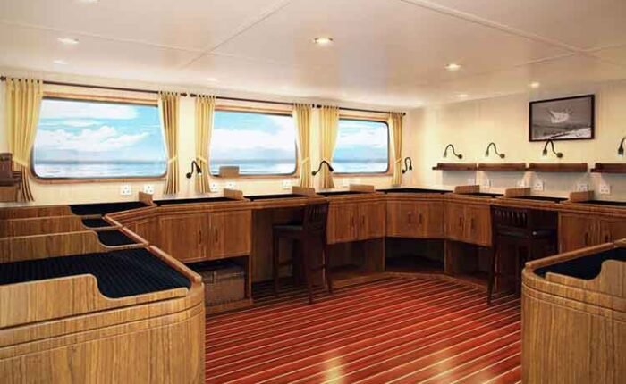 Blue-Manta-Liveaboard-Indonesia-Koonam-r