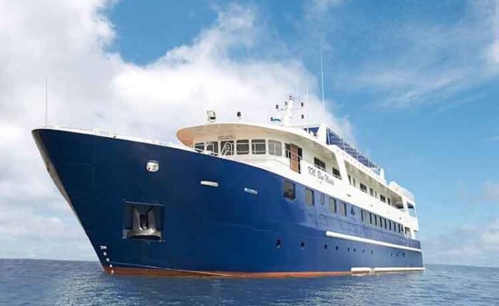 Blue-Manta-Liveaboard-Indonesia-Koonam-t