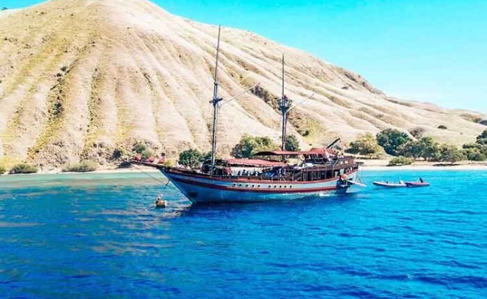 Manta-Mae-Liveaboard-Indonesia-Koonam-f