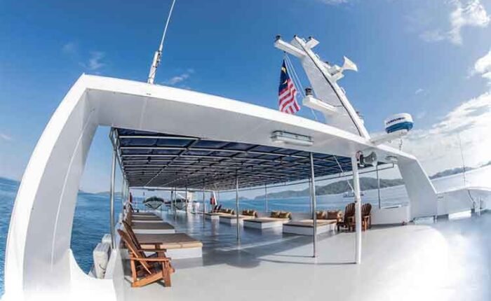 White-Manta-Liveaboard-Indonesia-Koonam-h