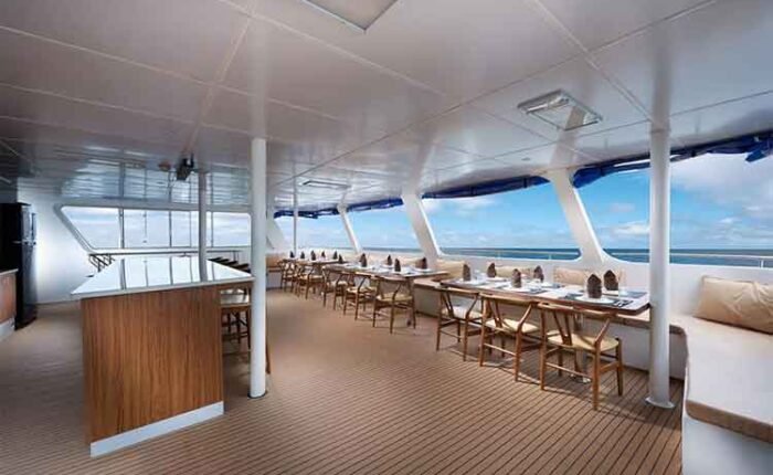 White-Manta-Liveaboard-Indonesia-Koonam-l