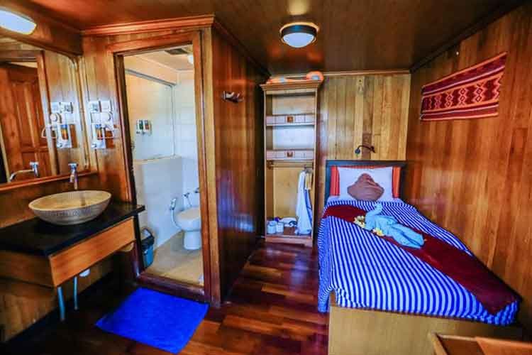 Chneg-ho-Middle-Deck-Single-Cabins-liveaboard-indonesia-Koonam-a