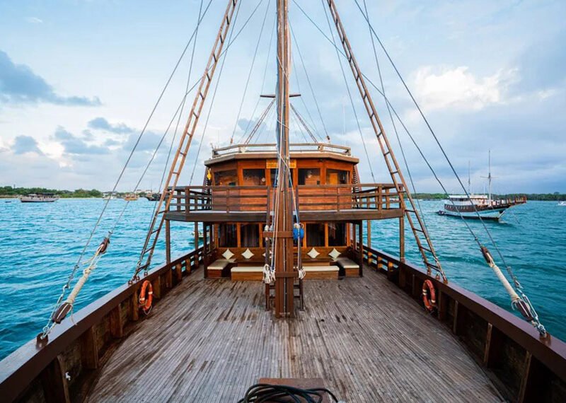 Neptune-One-Liveaboard-Indonesia-Koonam-i