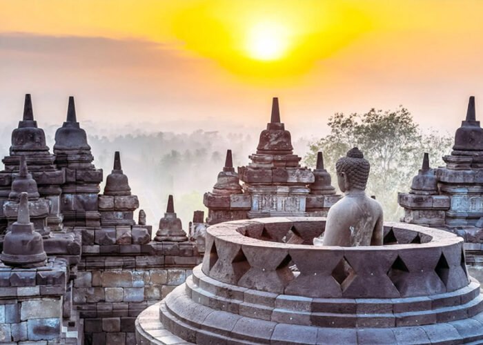 Borobudur-Sunrise_Yogya-Tour-Packages_Koonam