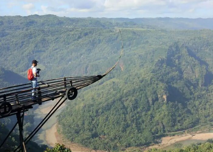 Tembelang-Cliff_Yogya-Tour-Packages_Koonam-Recovered